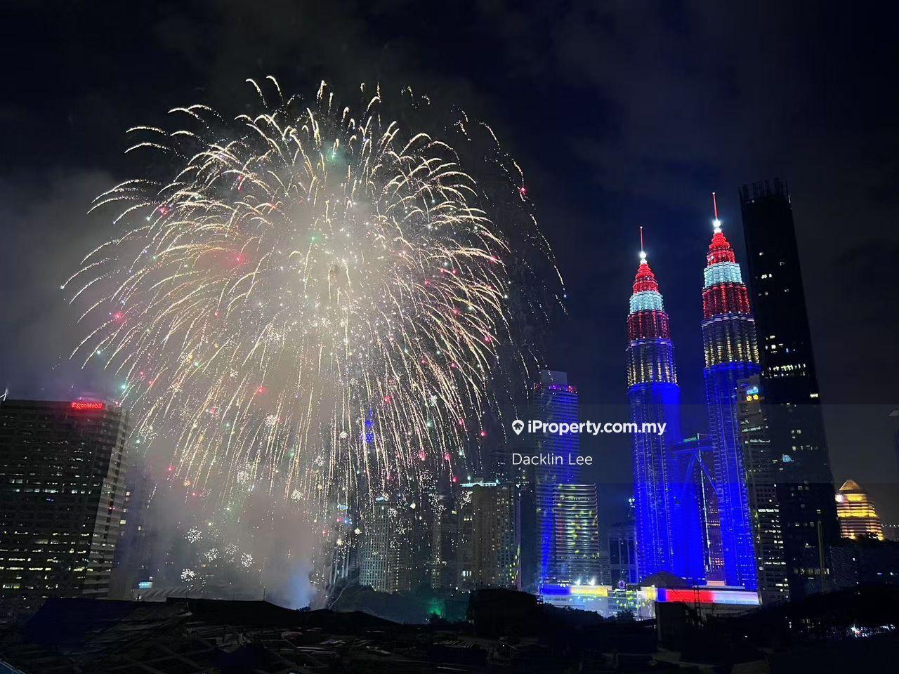 Luxury with a Front-Row View of the Twin Towers