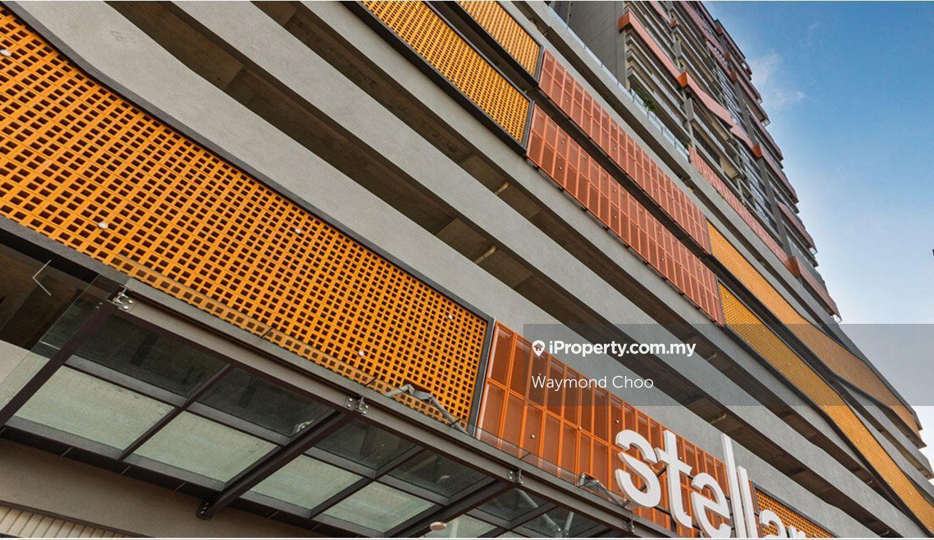 Office unit for rent. High floor with balcony