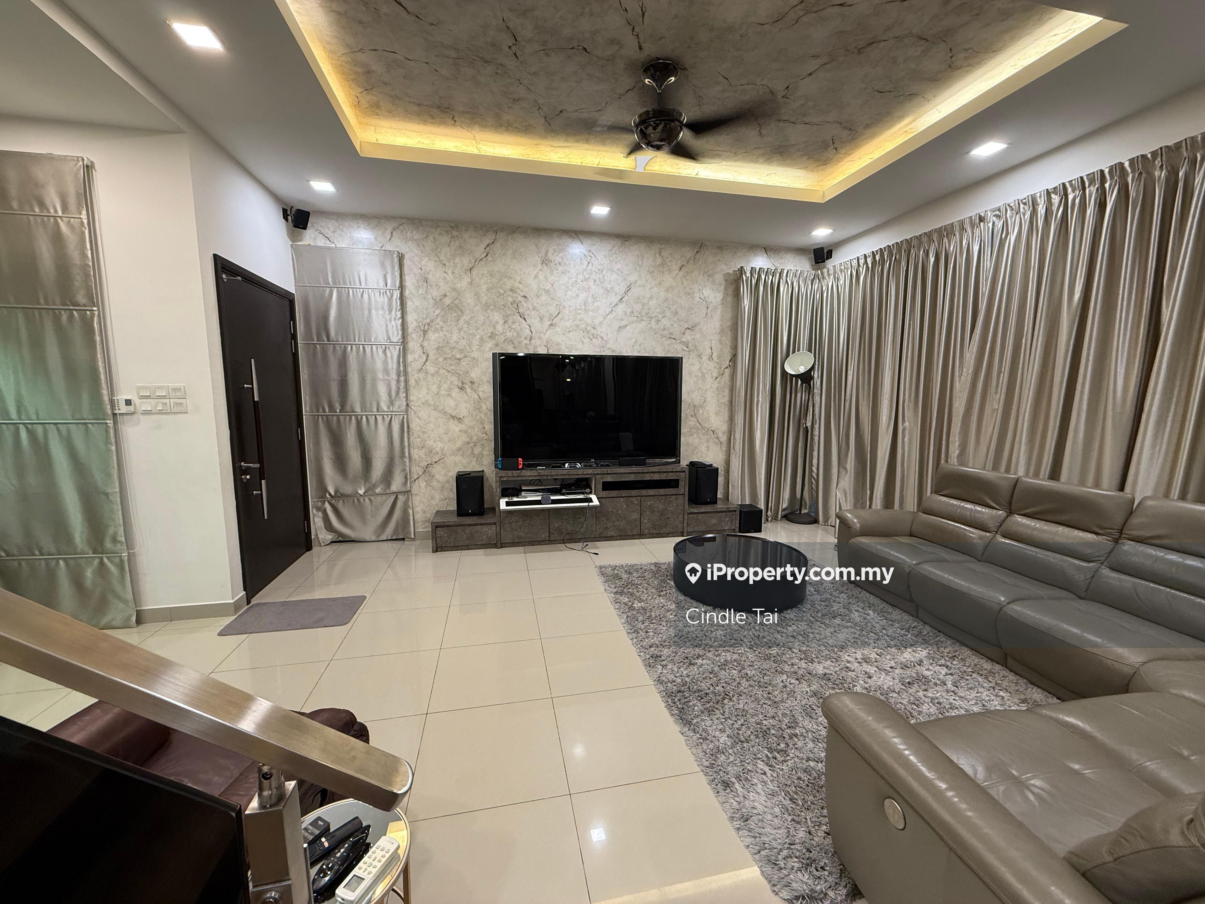 Way below market priced beautiful Semi-D