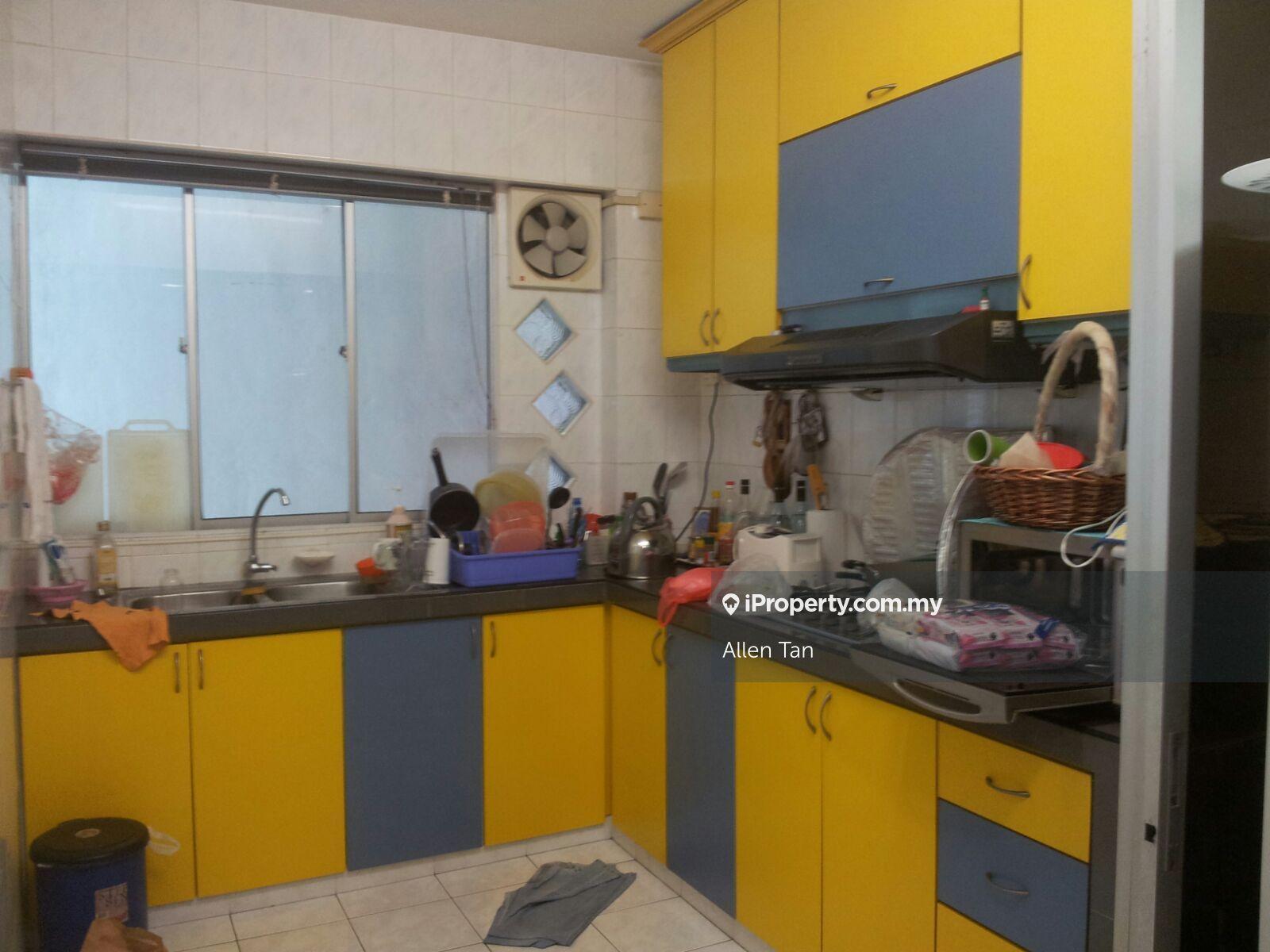 Kelana D'Putera Condo, 1250sf, Partly, 1cp, Kelana Jaya, LRT, PJ