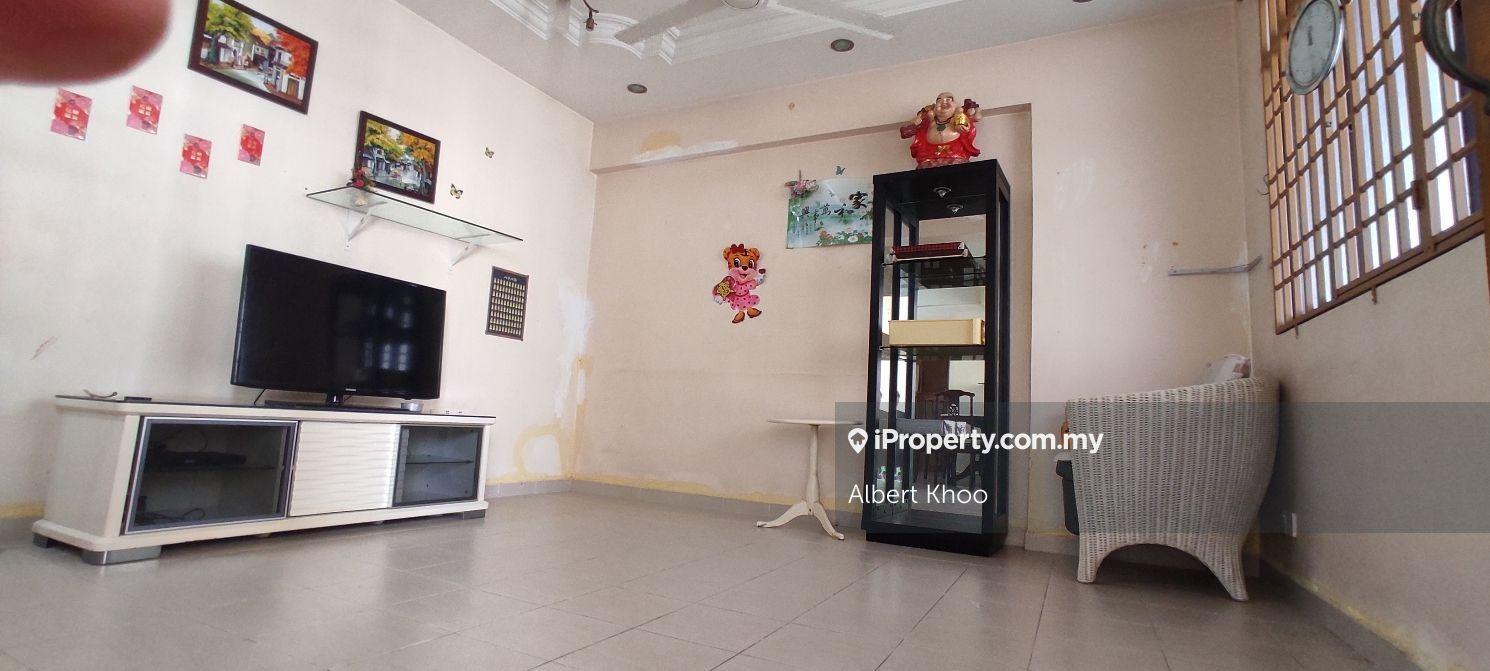Majestic Heights Renovated and Corner Unit