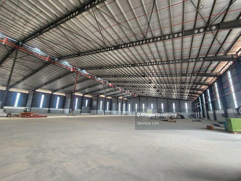 Puncak Alam 3 Storey Semi-D Factory For Sale
