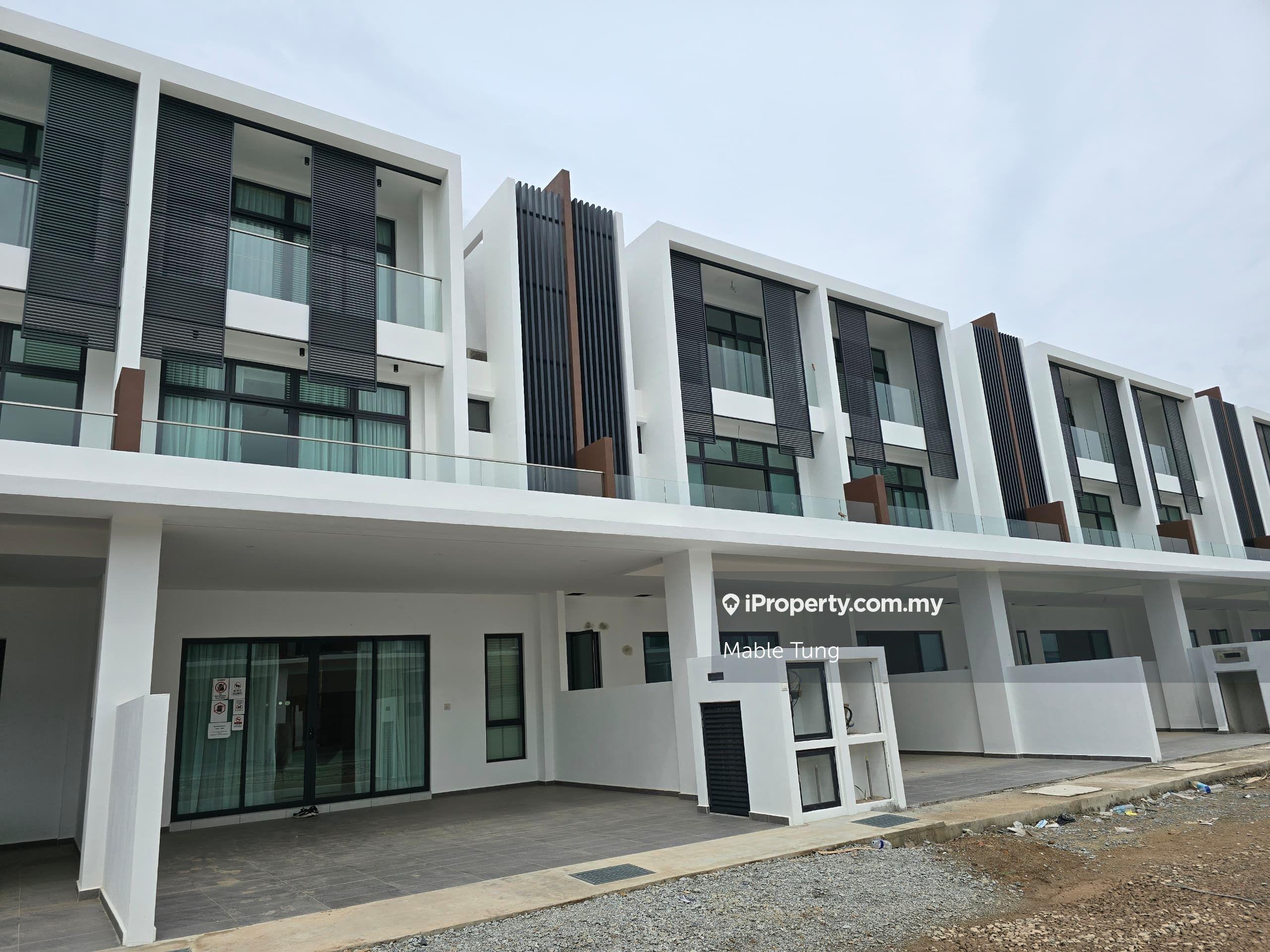 Melaka Town Gated Guarded 3 Storey House nr Bachang Melaka Sentral