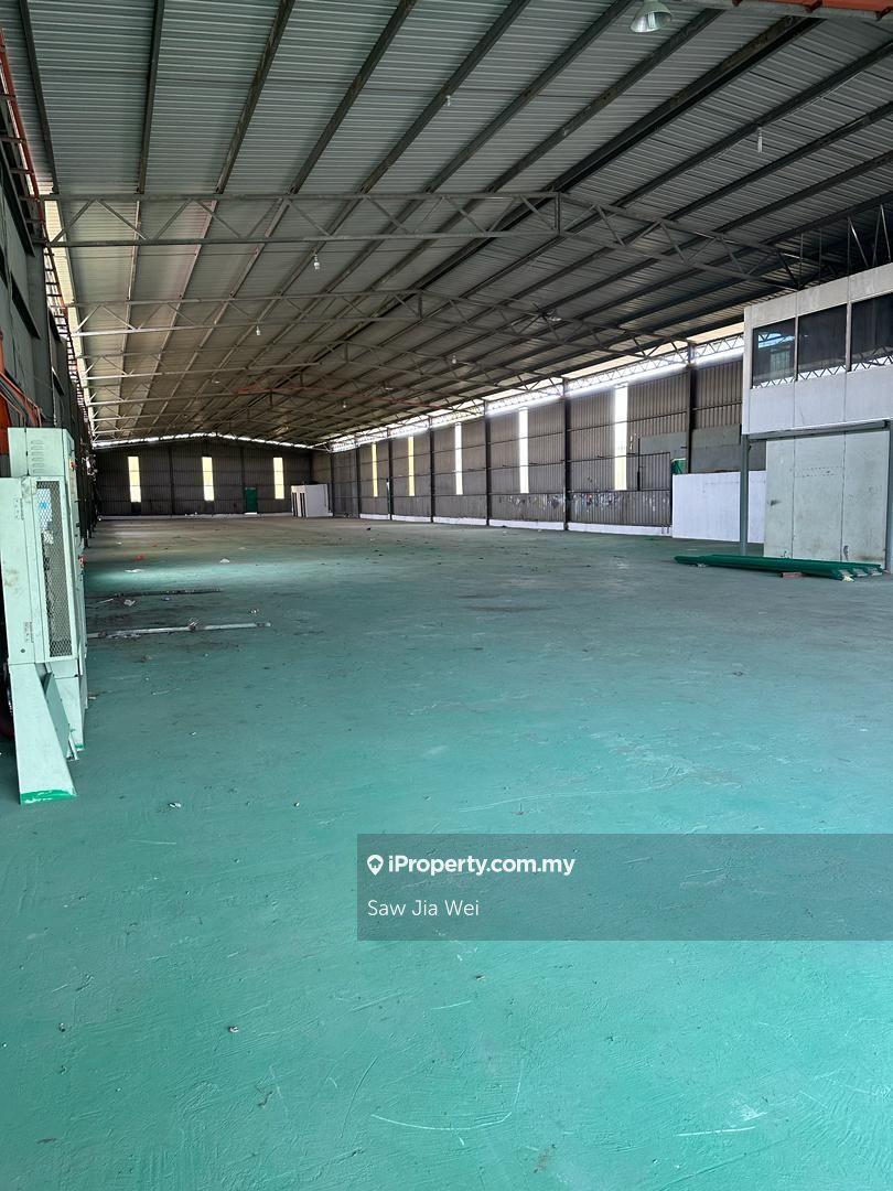 Big Detached warehouse in Juru for rent