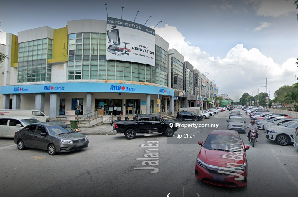 Lorong Batu Nilam Corner Shop, Bandar Bukit Tinggi For Rent Rm 17k.