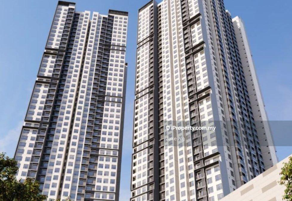 Freehold project beside MRT shuttle to LRT partly furnish