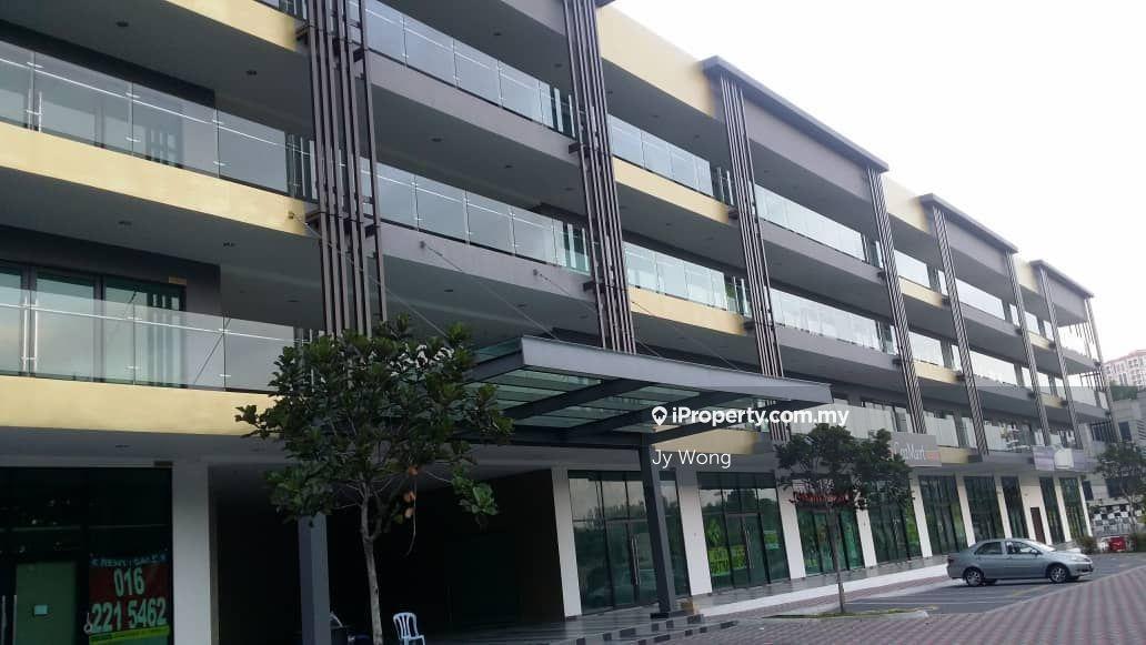 1396sf, Freehold, Lift,