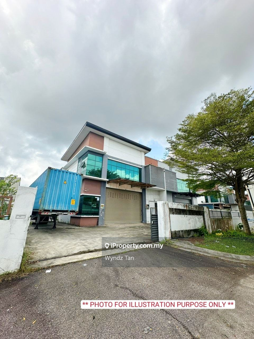 Kempas Utama 1.5 Storey Semi-D Factory For Sale