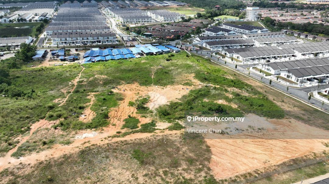Near Tiara Sendayan 1, easy access to the land