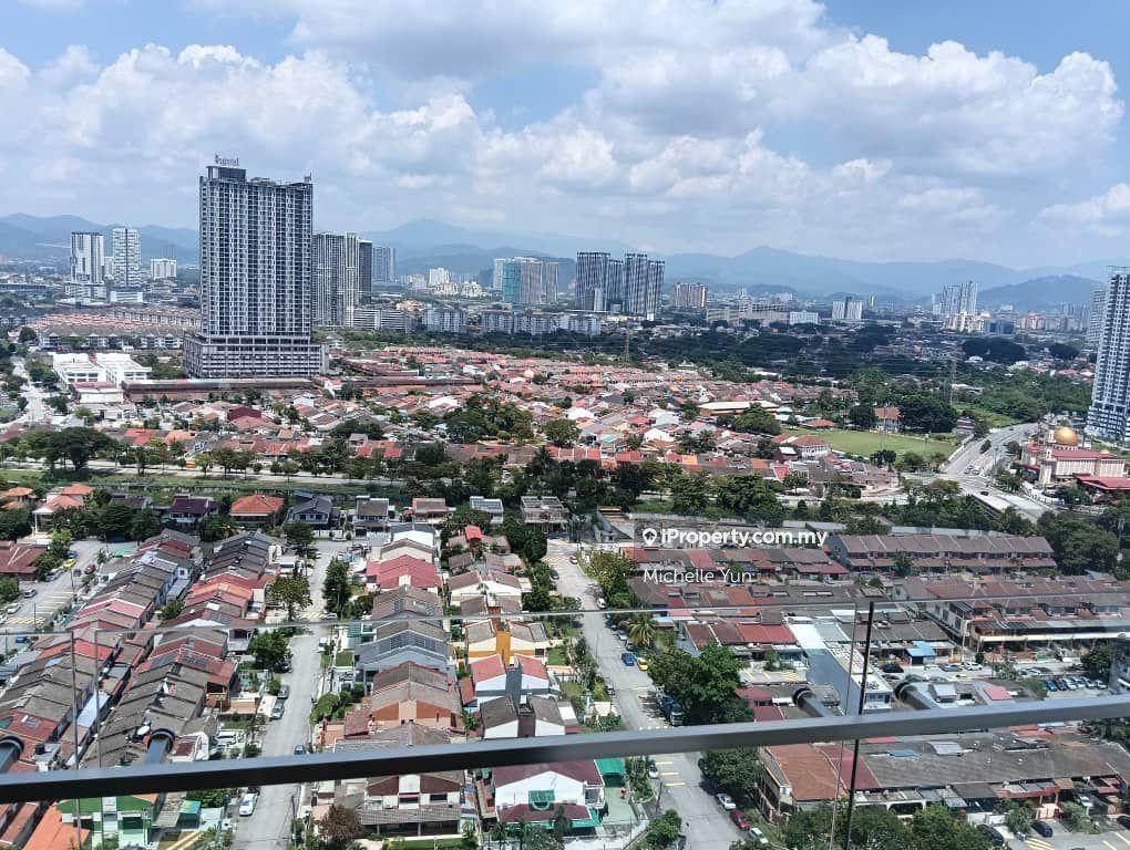 Corner lot,largest layout 4r3b,freehold,2master room,walk to mall,2cp