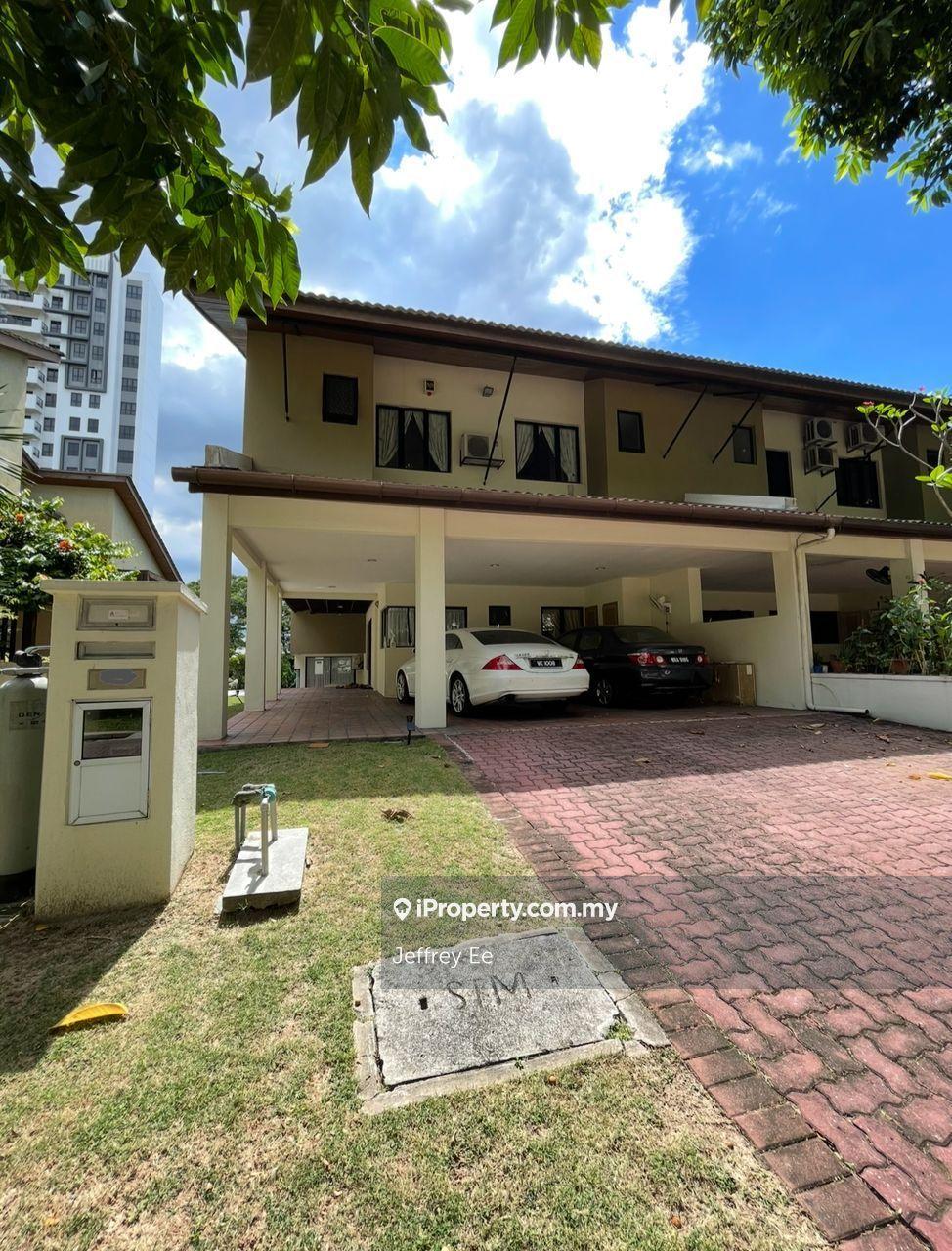 End Lot Private Garden Fully renovated super link house