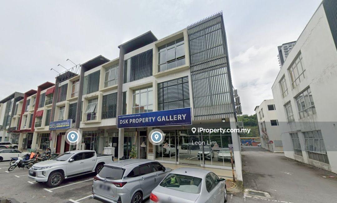 3sty Shop, Endlot, Commercial square area, Freehold, Tenanted,