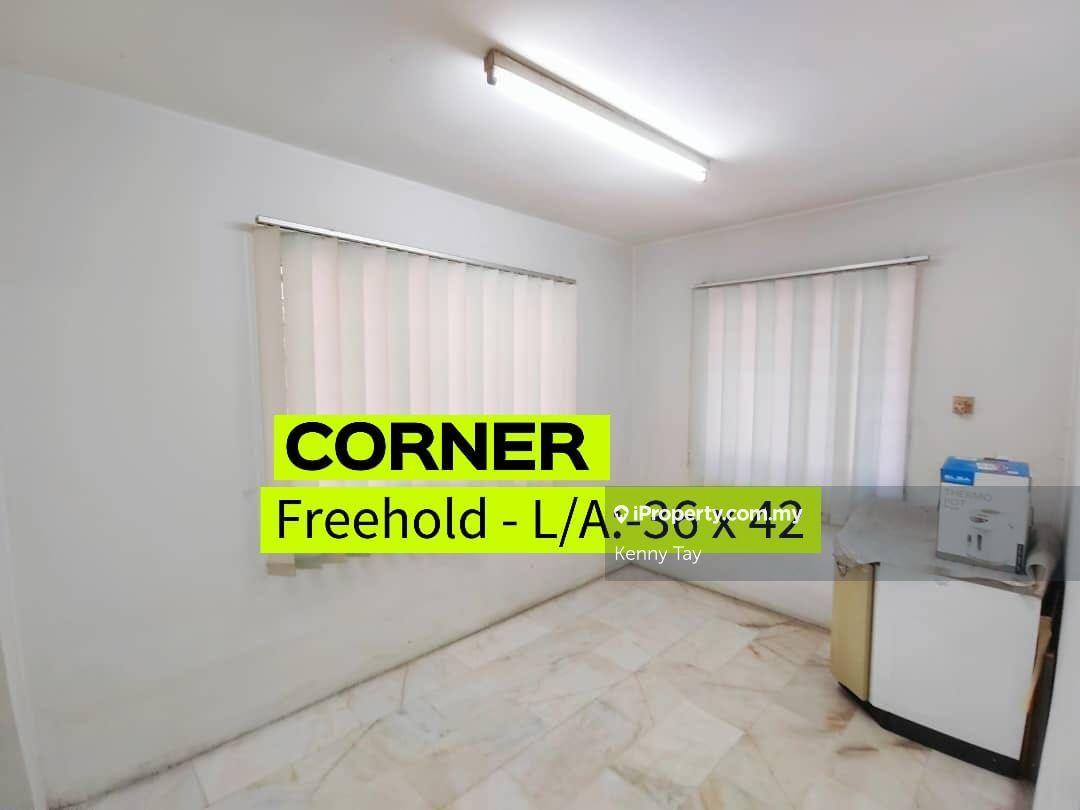 Freehold, Corner, renovated