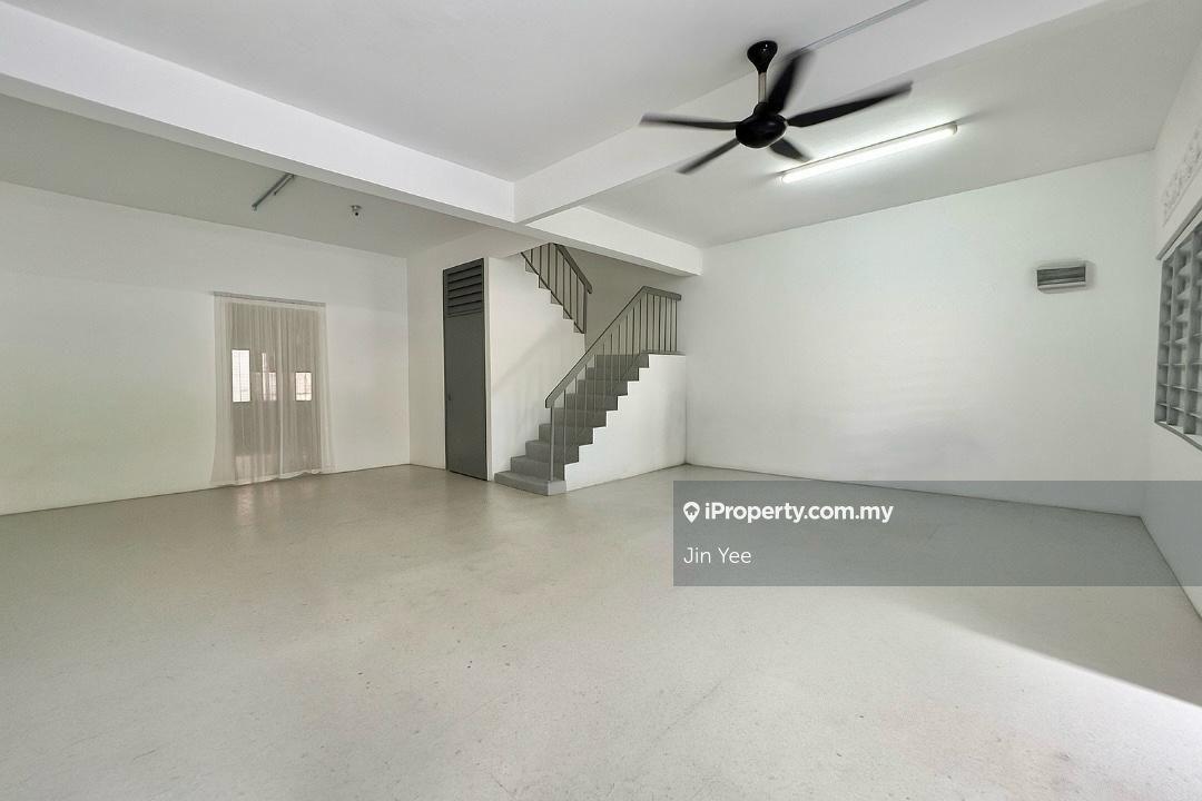 22x70 Taman Len Seng 2 Sty Kit Cabinet Well Kept 3 Parking Nr LRT Shop