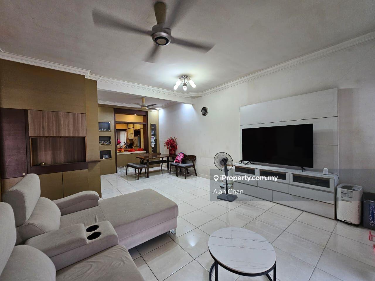 Puchong Bandar Puteri 11 - 2.5 Storey House Kitchen Fully Extended