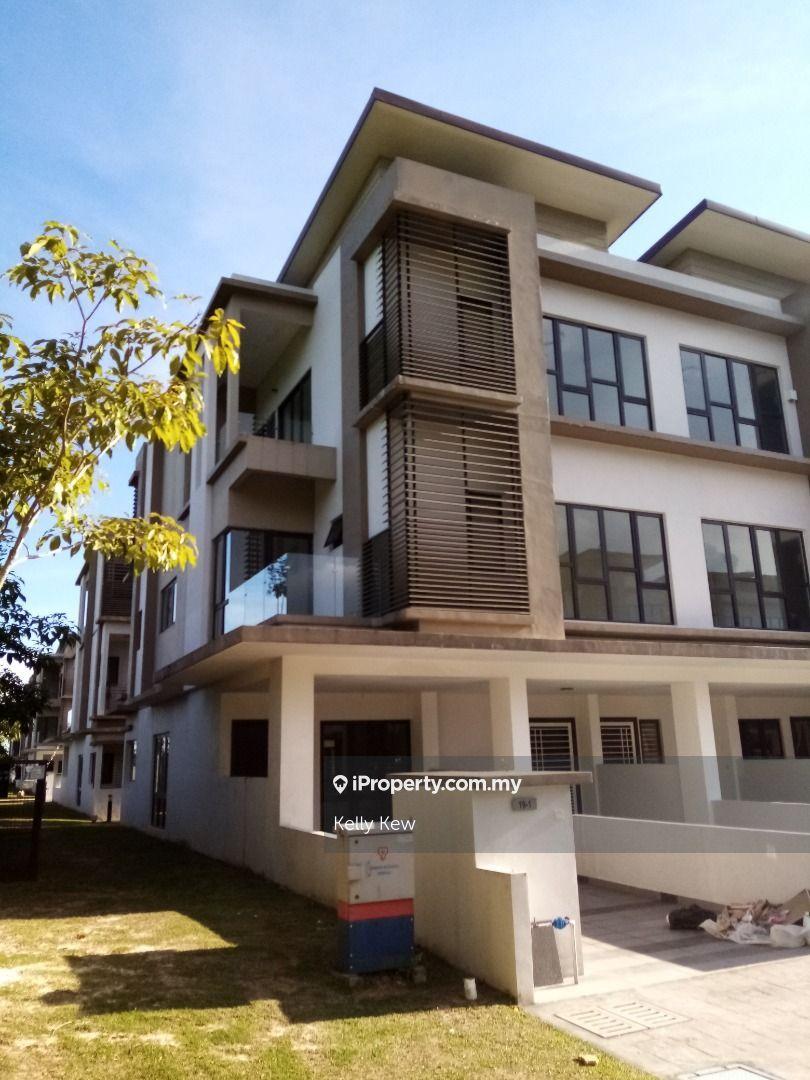 N'Dira Townhouse, bandar 16 Sierra