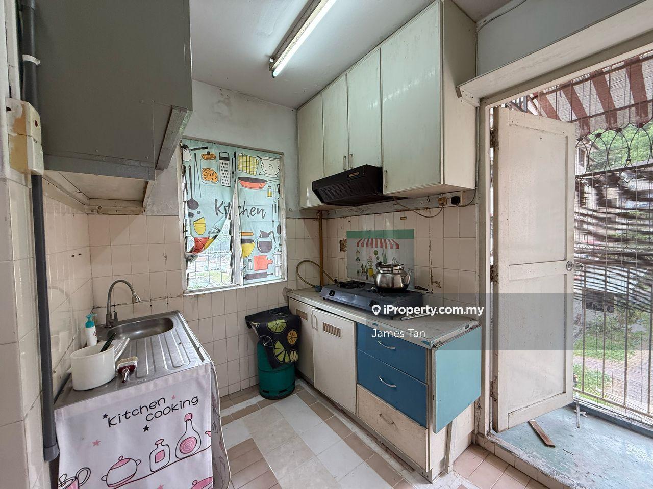 Limited Unit, Leasehold Non Bumi Lot, Walking to LRT