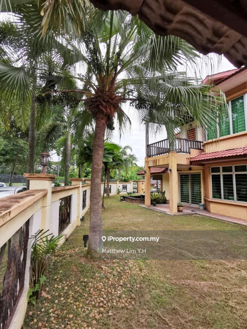 Fully Renovated Bandar Botanic Double Storey Corner Facing Empty