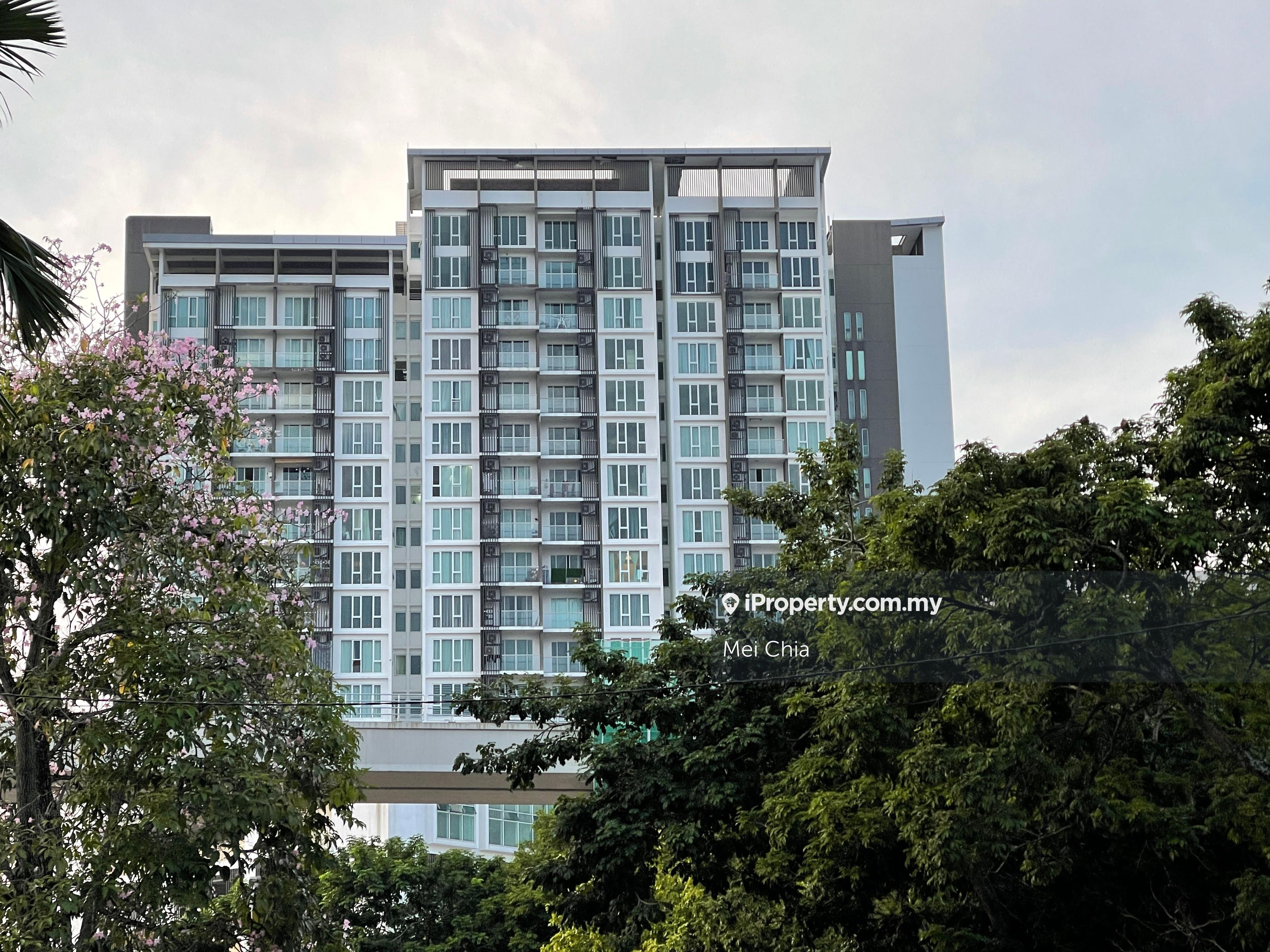 Practically furnished, freehold, short walk to LRT station,