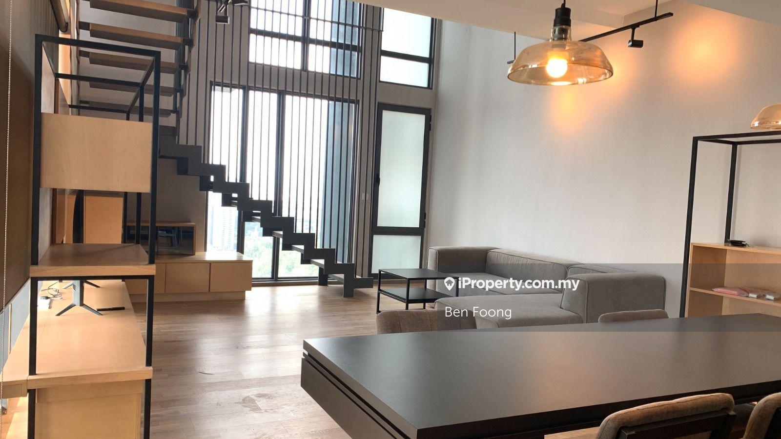 Fully furnished twy Duplex Condo Corner Unit 1374 sqft for sale