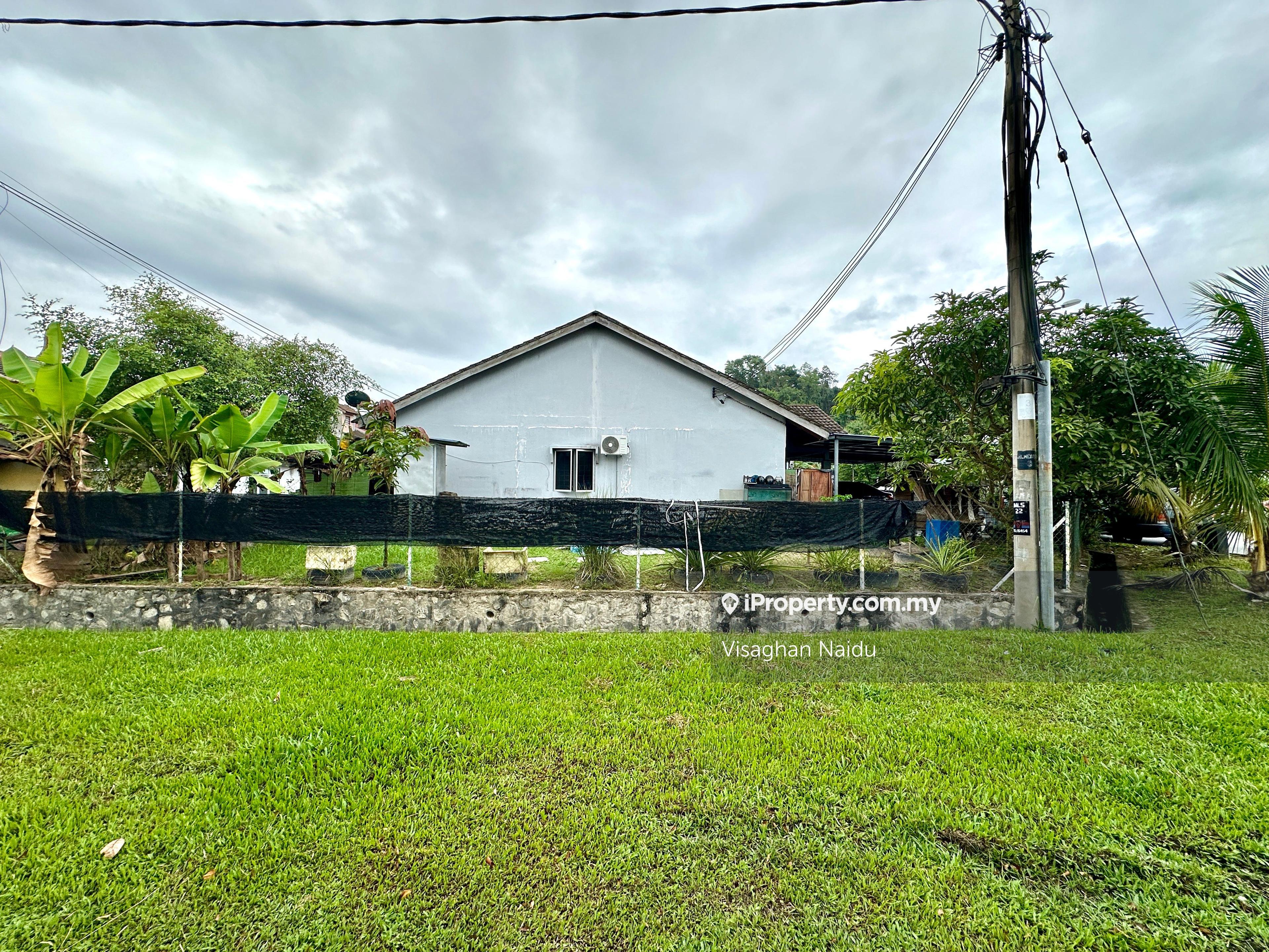 1-Storey corner lot for sale at Jalan Melursari - Facing open field.