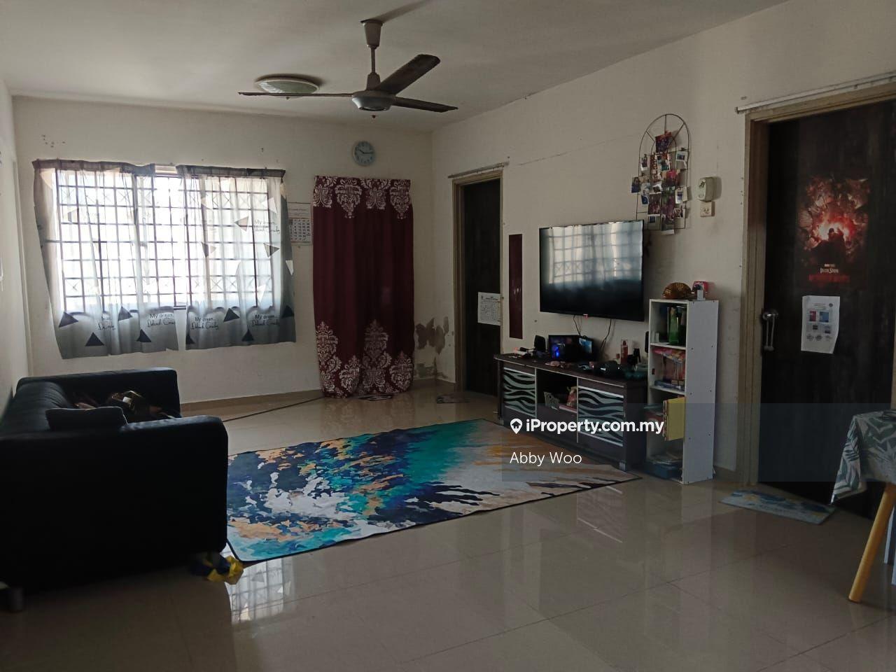 Subang Suria Shah alam partial 3 rooms 2 bath 1 parking) Rm1k booking