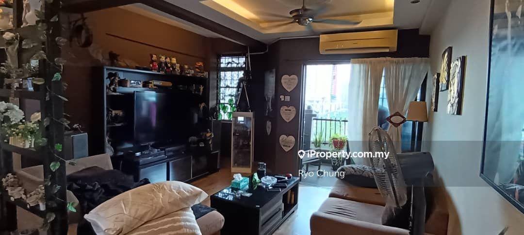Spacious Condo for Rent! 2mins walk to LRT, 5 mins walk to mall!