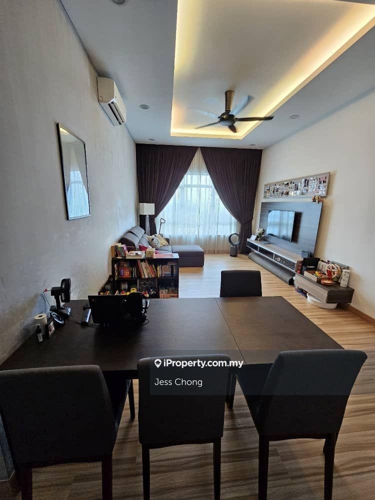 La Thea Condominium 3 Bedroom & 2 Bathroom for Sales