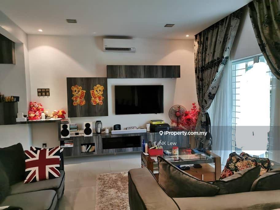 Duplex Corner unit with Small Garden 127sq 4room 4bath 1 store