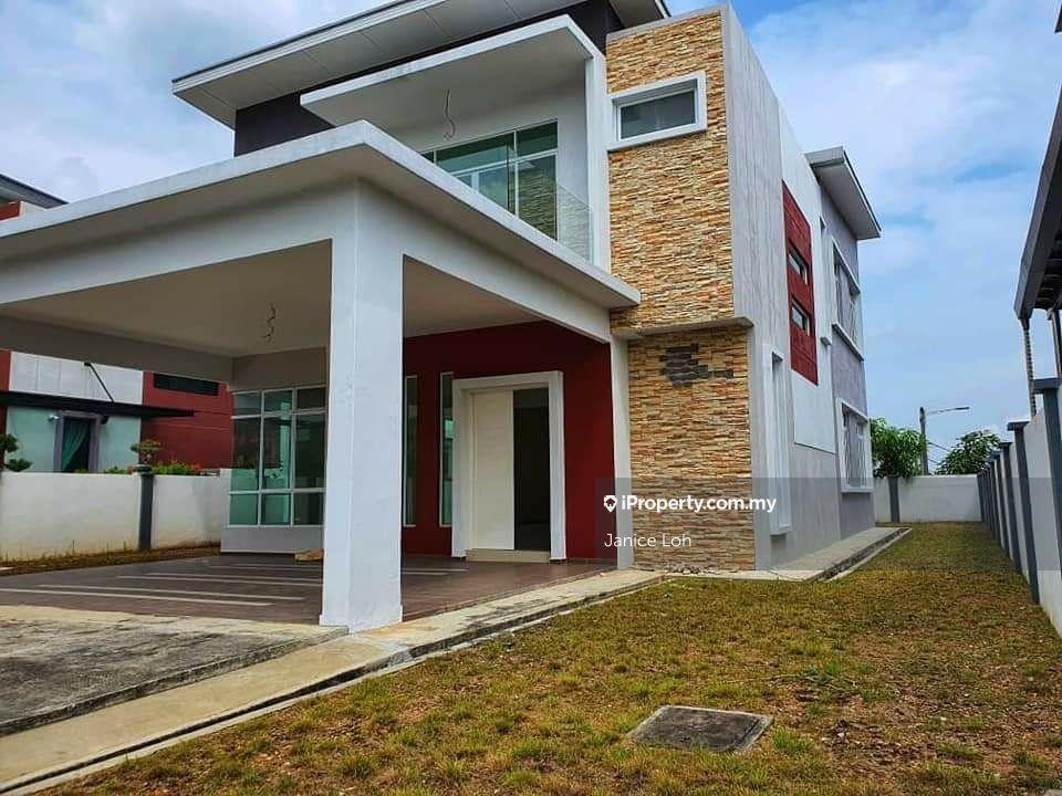 5 yrs old Bungalow house below 1 million