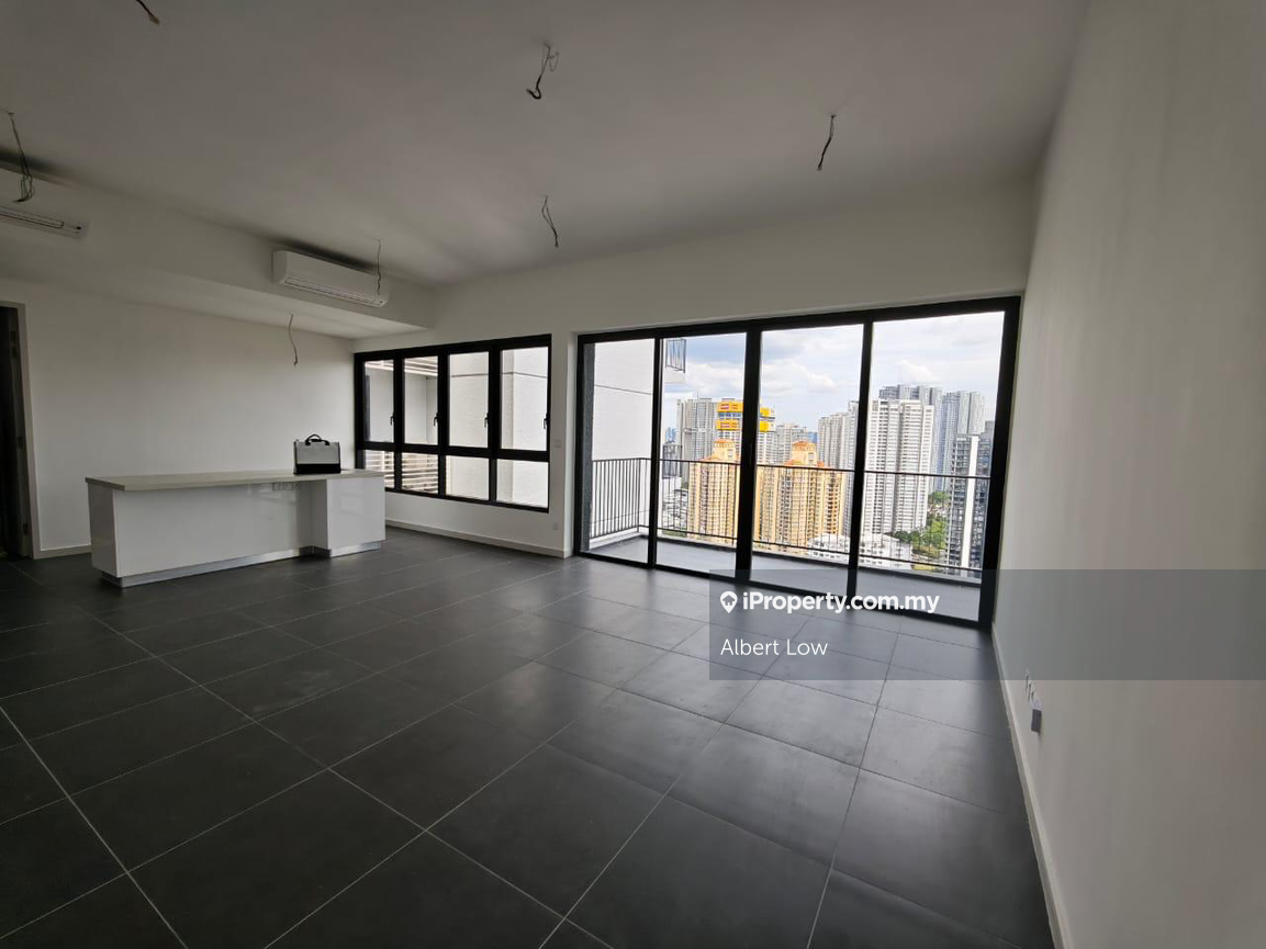 Urgent sale / big unit / owner let go at loss