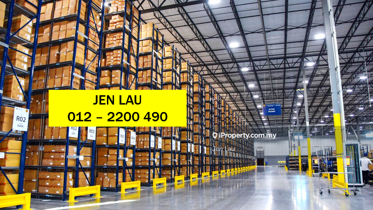 A 40ft Height Warehouse with Multiples Loading Bays