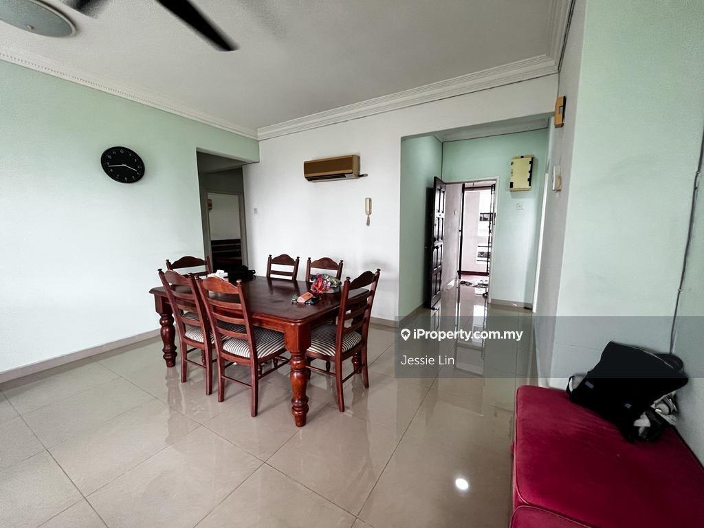 Mutiara Oriental corner