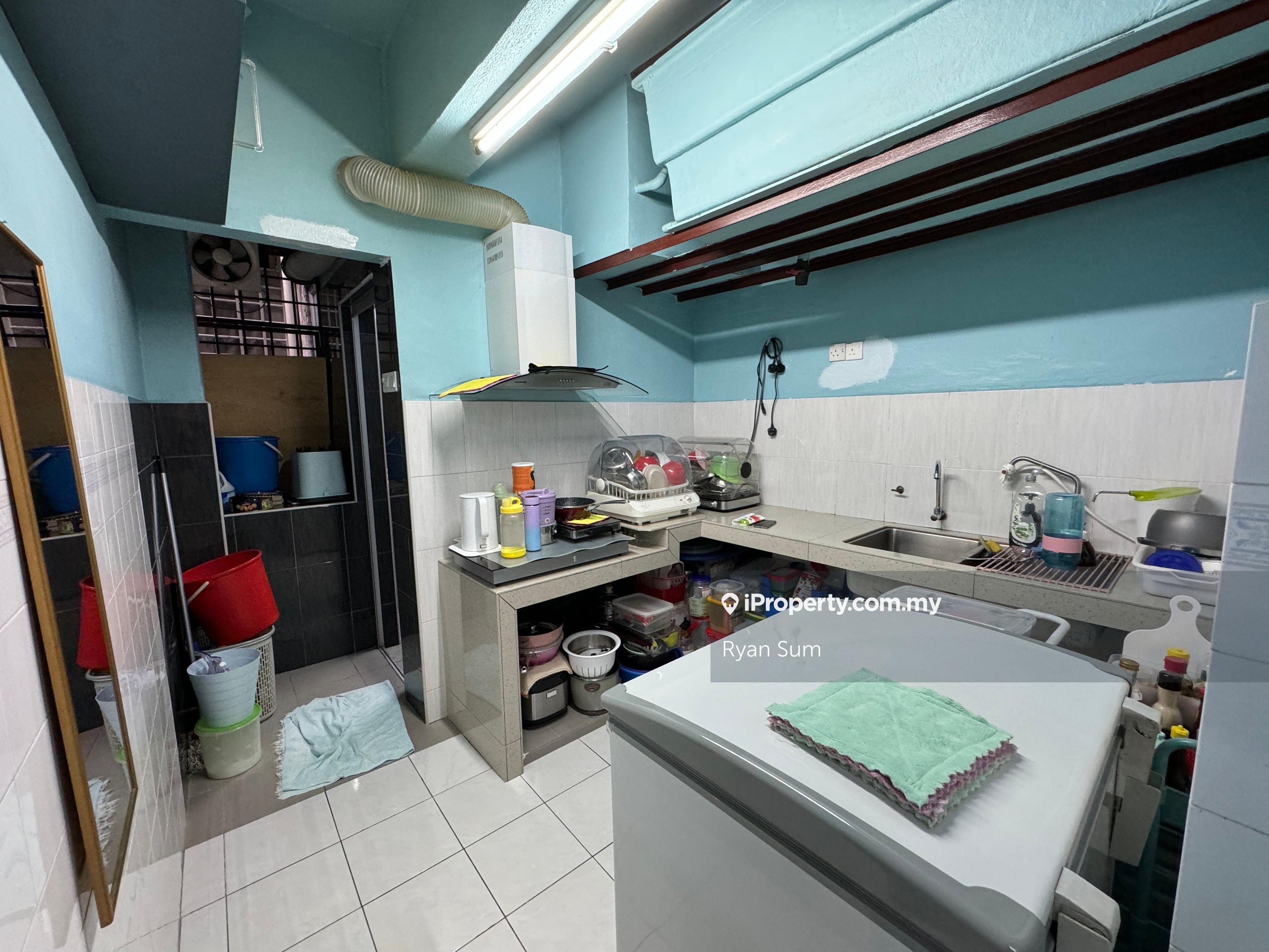 Renovated Freehold Property, Near MRT Sri Raya