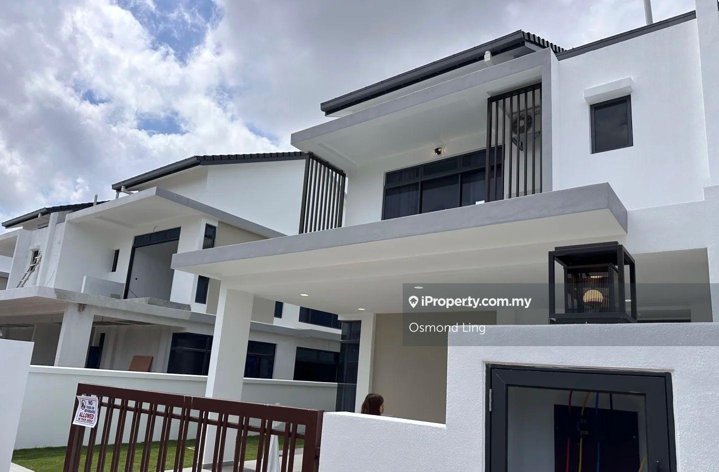 Bandar Ainsdale New 2 storey first house 100% loan last 6 unit