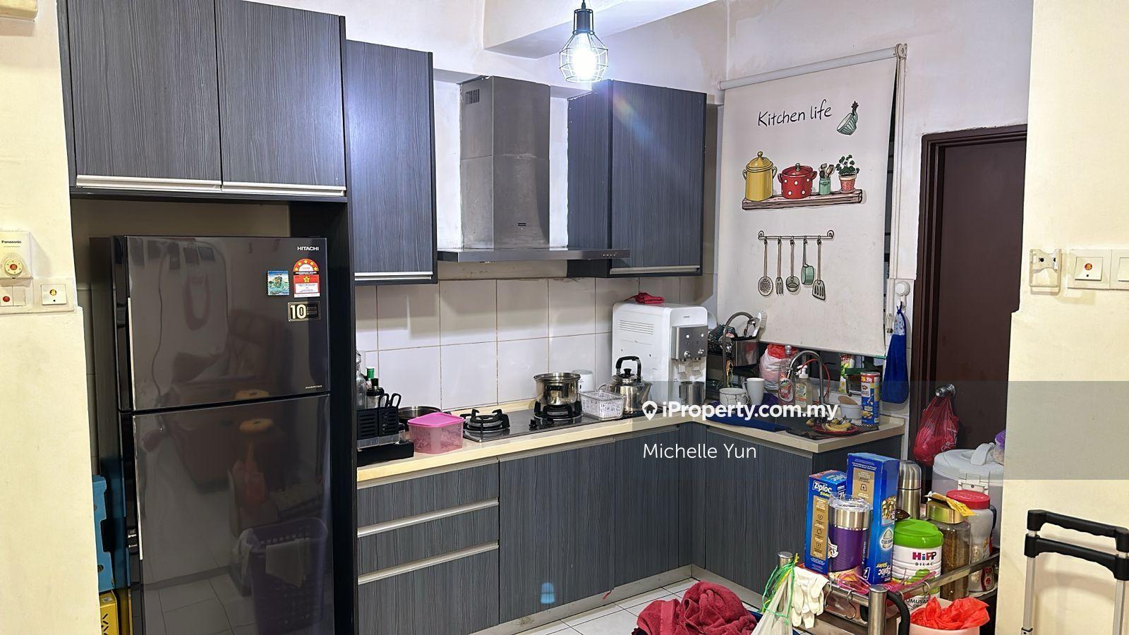 Partial furnished kitchen cabinet,1carpark,3r2b,aircond,nice renovated