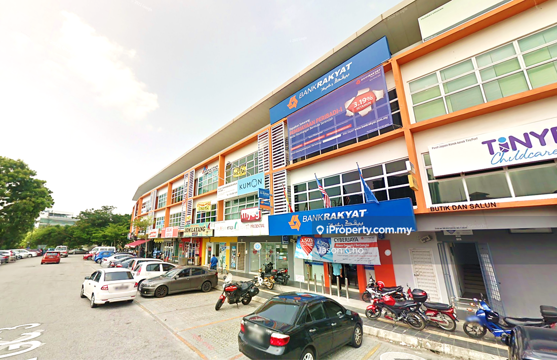 Roi Above 4.5%, 3.5 Storey Freehold shop