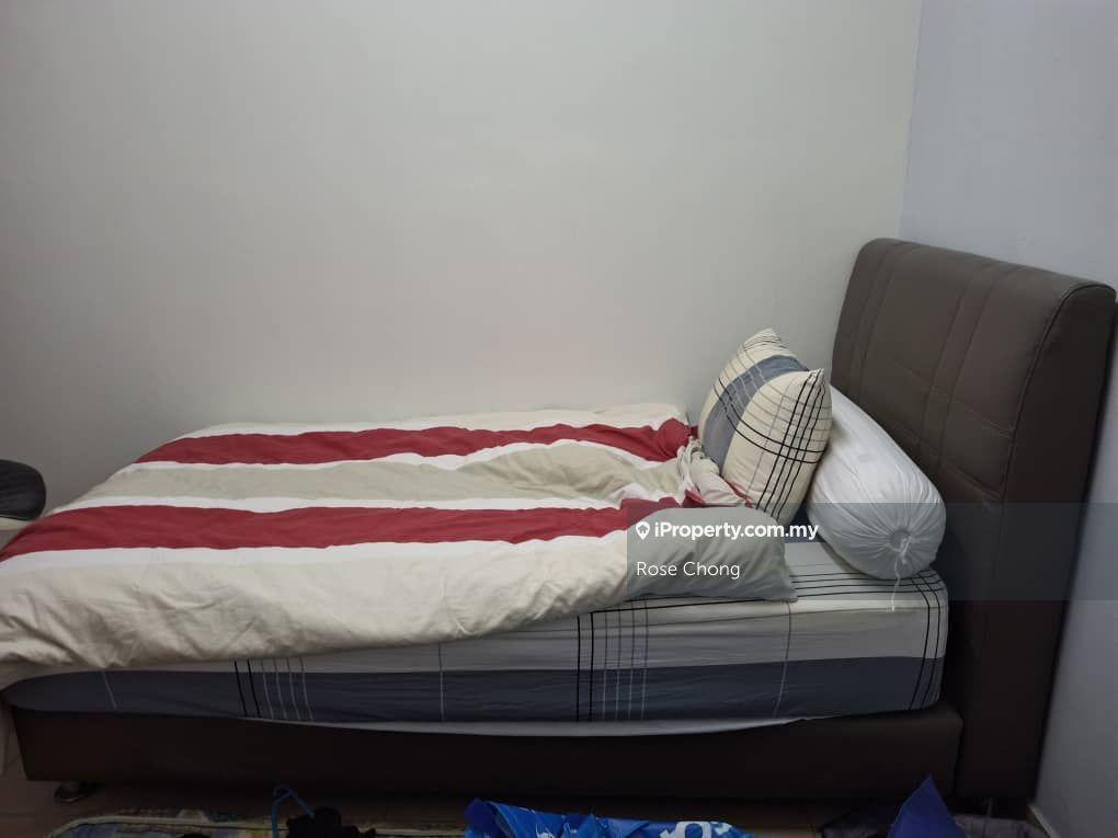 Fully furnished room to let 
