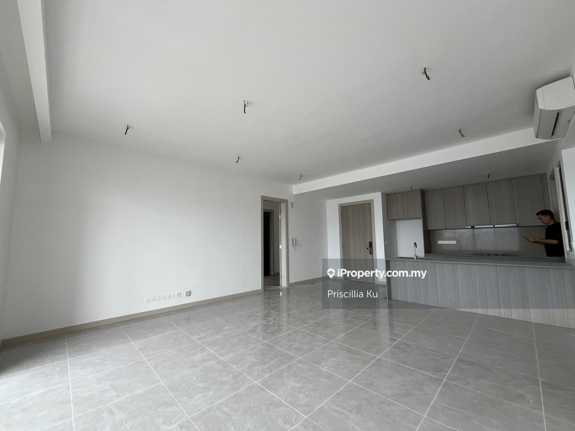 Brand new 2 bedrooms unit in Desa Parkcity!