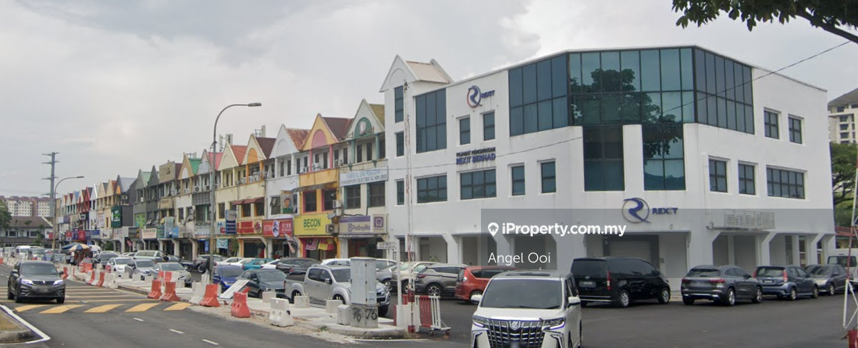 Face main road 3 storey shop in Petaling Jaya