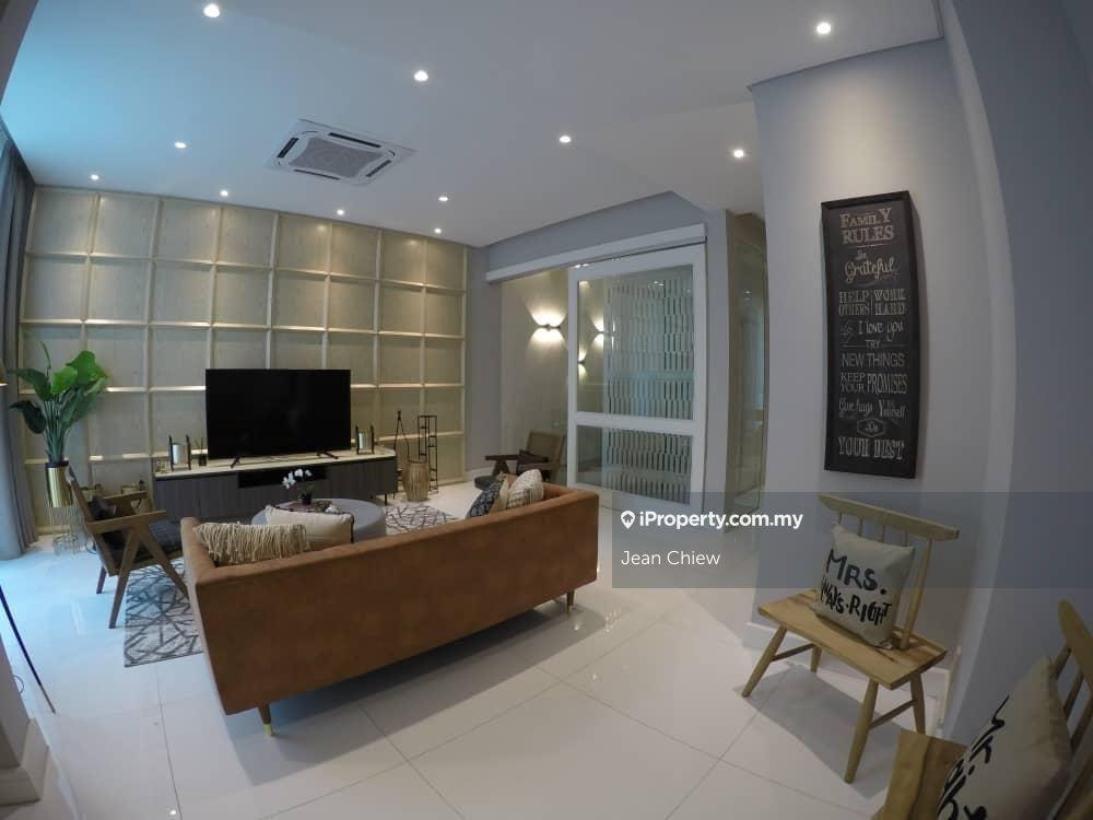 Show unit with private lift in Klgcc golf club gated guarded community