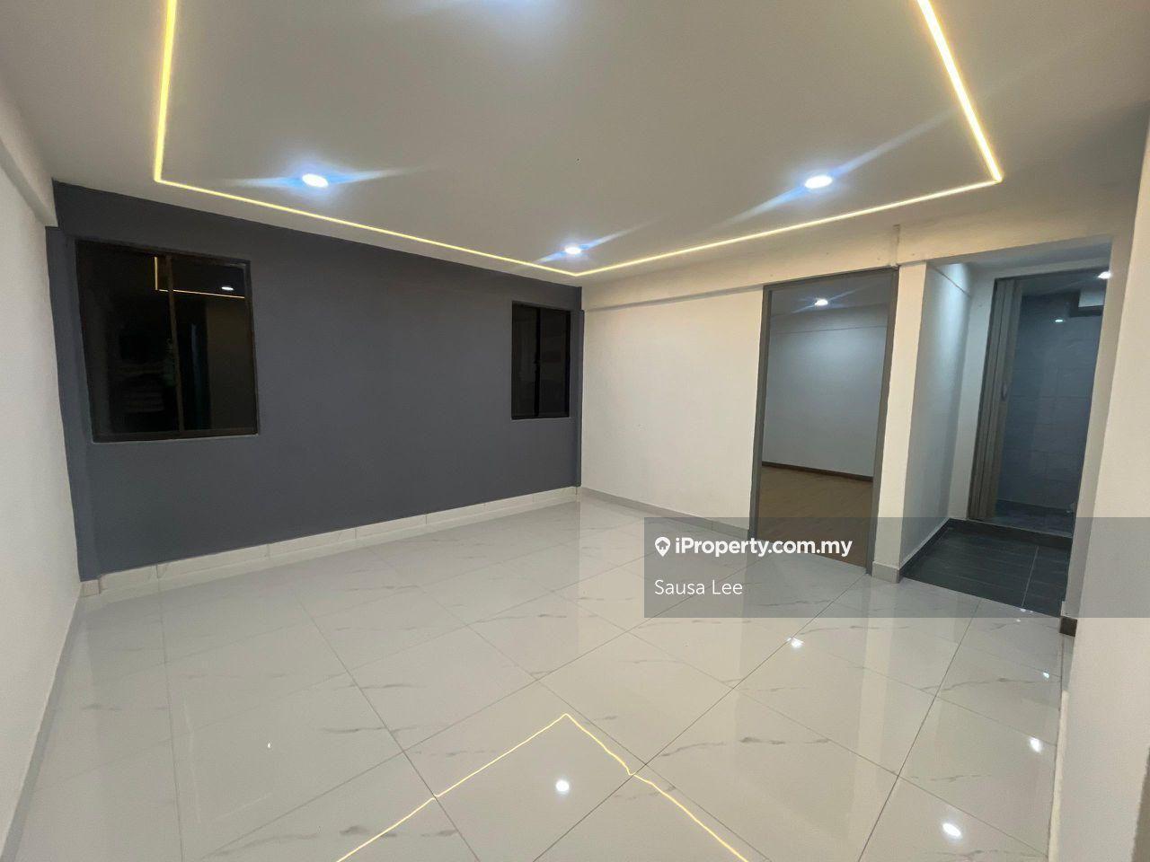 Stulang Laut Flat Corner Low Floor For Sale