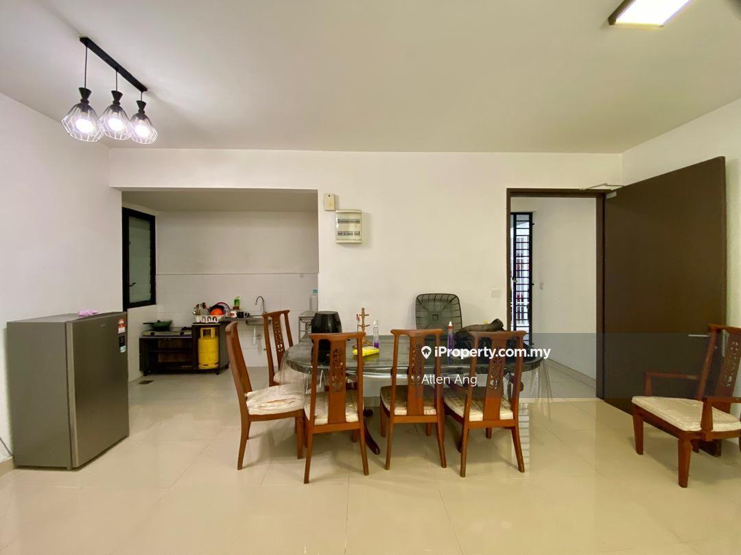 Accept Student, Partly Furnished, 3 Bedrooms, 2 Car Park