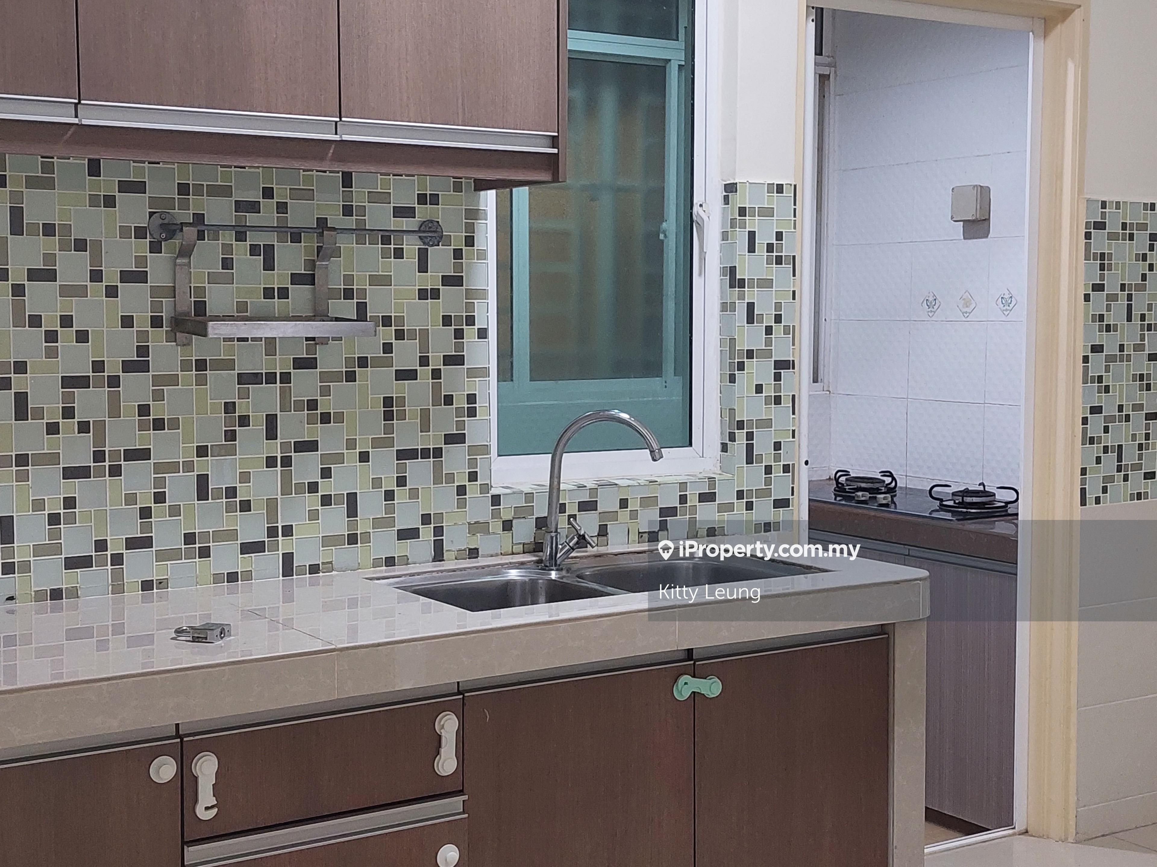 Near to Mutiara MRT, bus stop and the shopping centers