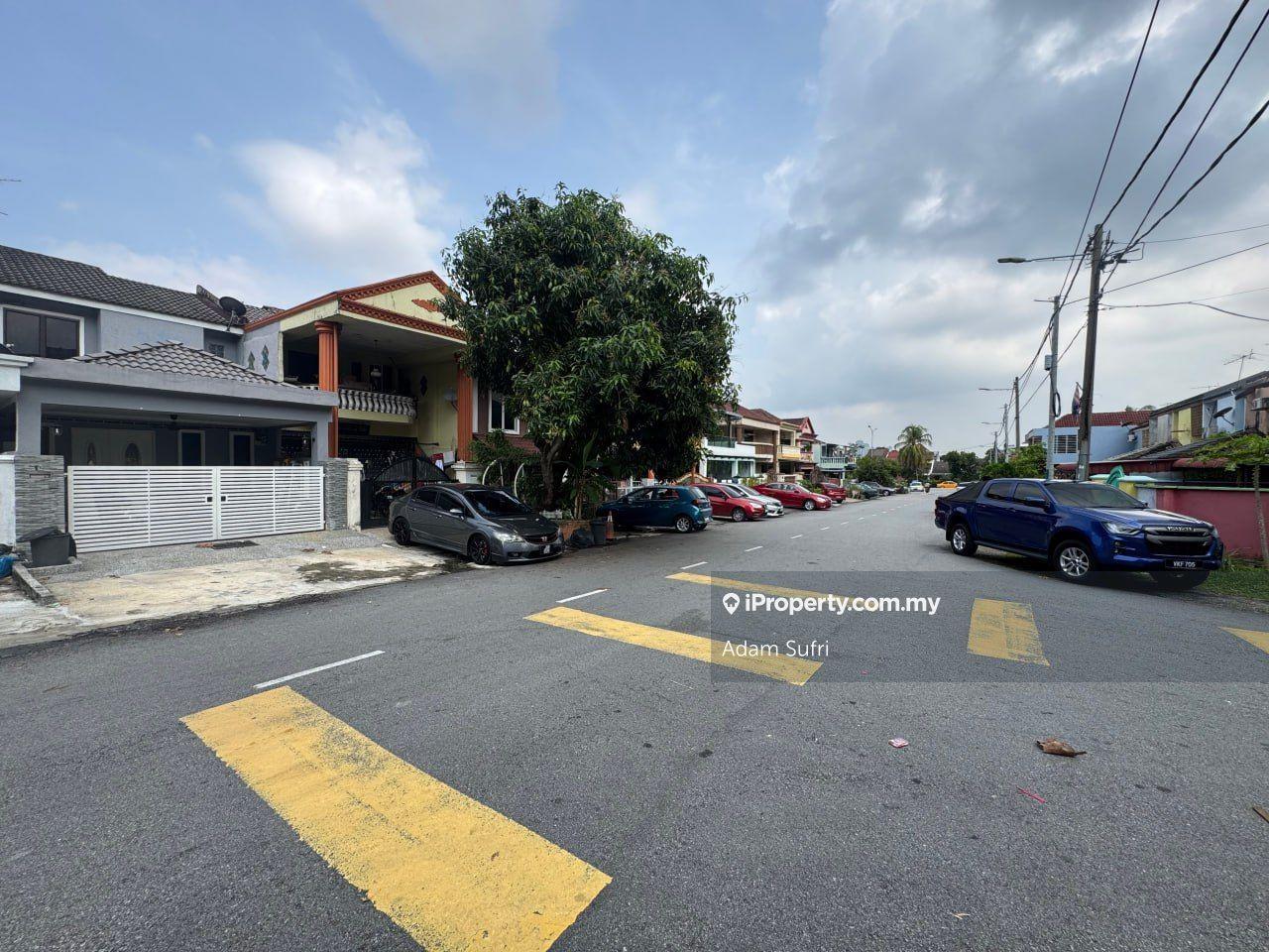 Double Storey Terrace Jalan Indah 4, Taman Ampang Indah.