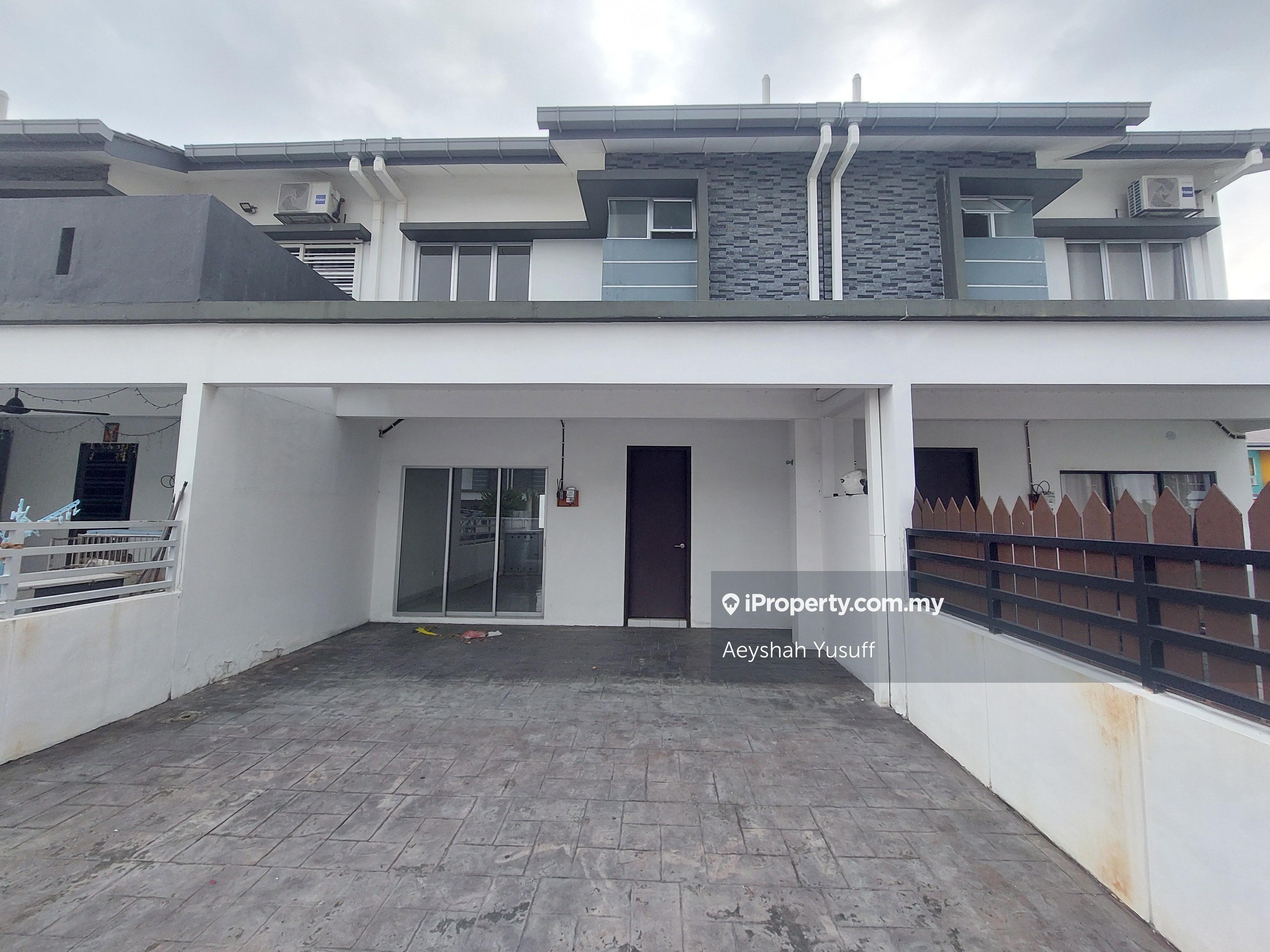 A Brand New Double Storey The Palm 22' x 70', Price Reduced