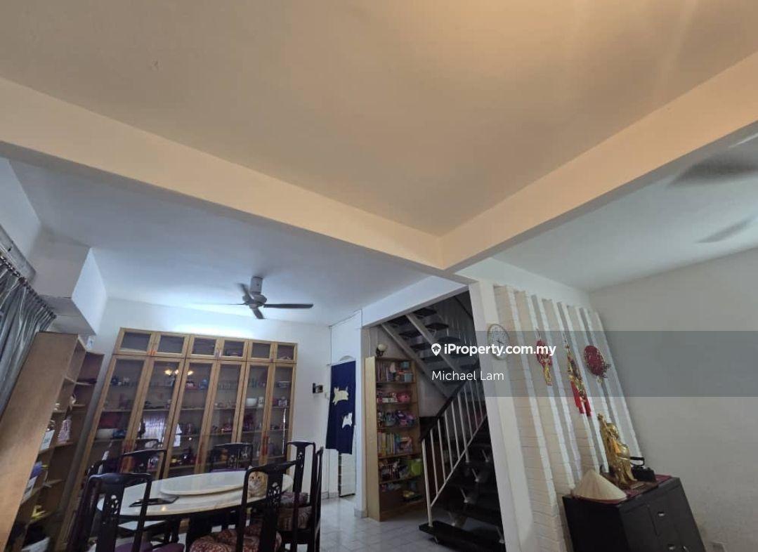 Double Storey Terrace for sale. Worth unit.