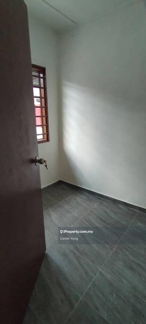 Tampoi Taman Sri Bahagia Partially Furnished 2-storey Terraced