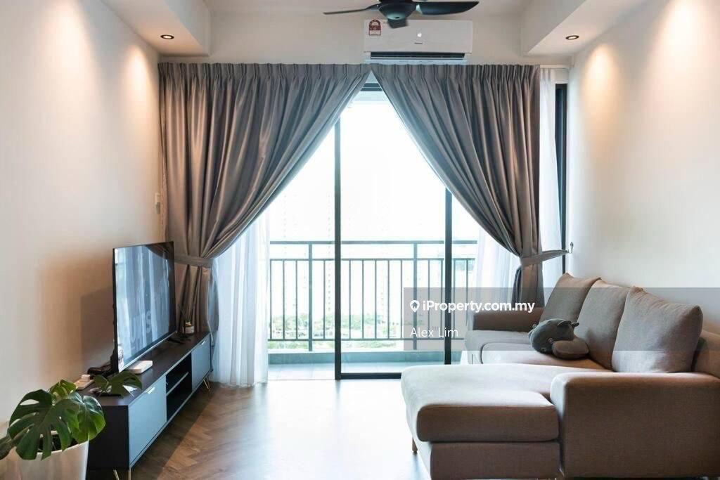 3 Residence Condominium For Rent !!