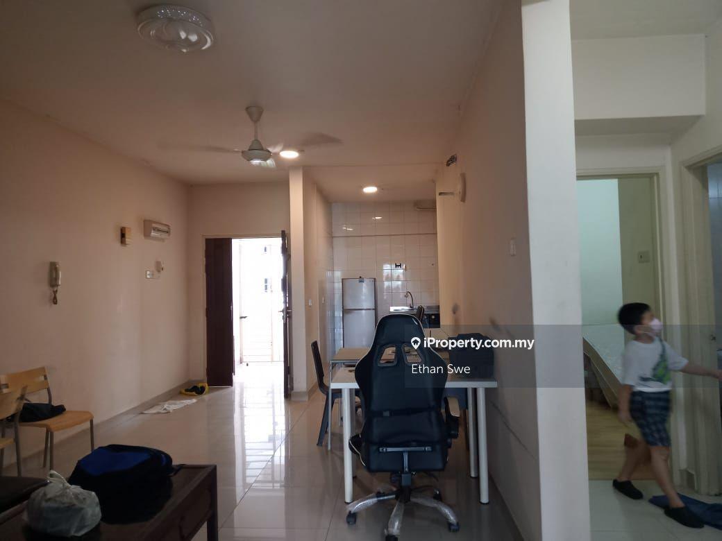 Walking distance to Mrt, Segi, Thompson Hospital, Sri Kdu and Shoplots